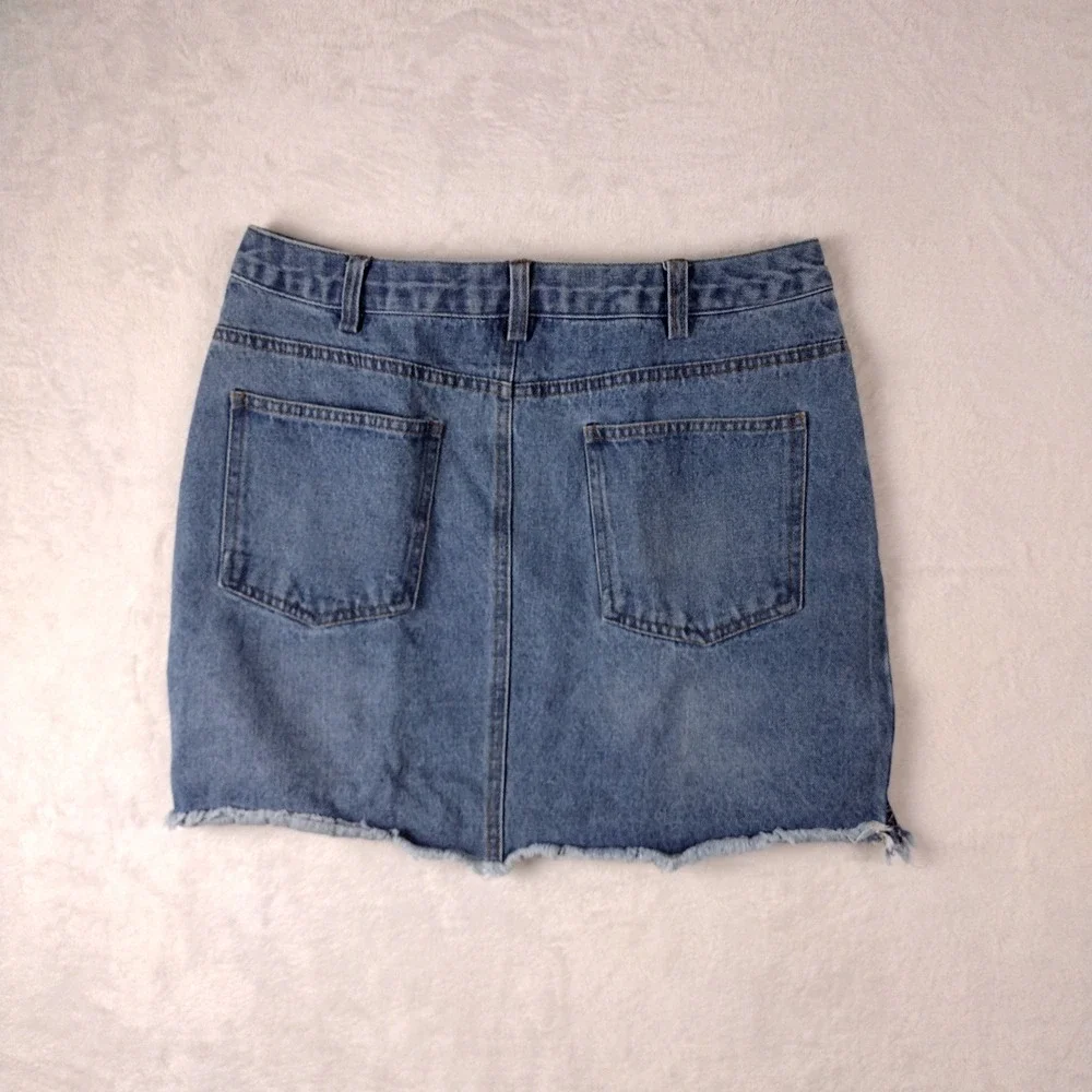 Forever 21 Contemporary Blue Distressed Denim Mini Skirt Raw Hem Womens Medium‎